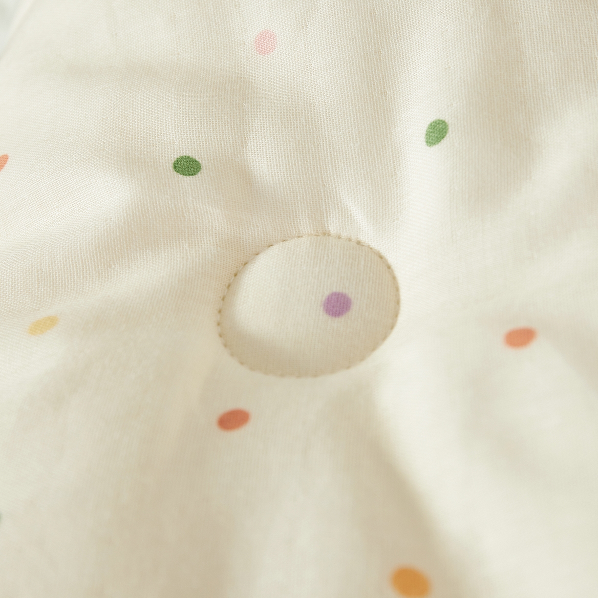 91家纺网 家纺一手货源 找家纺 荷马之梦 2025新款纯棉双层纱贴布绣卡通儿童被芯春秋被冬被被子被芯-围住可爱系列 围巾小鹿