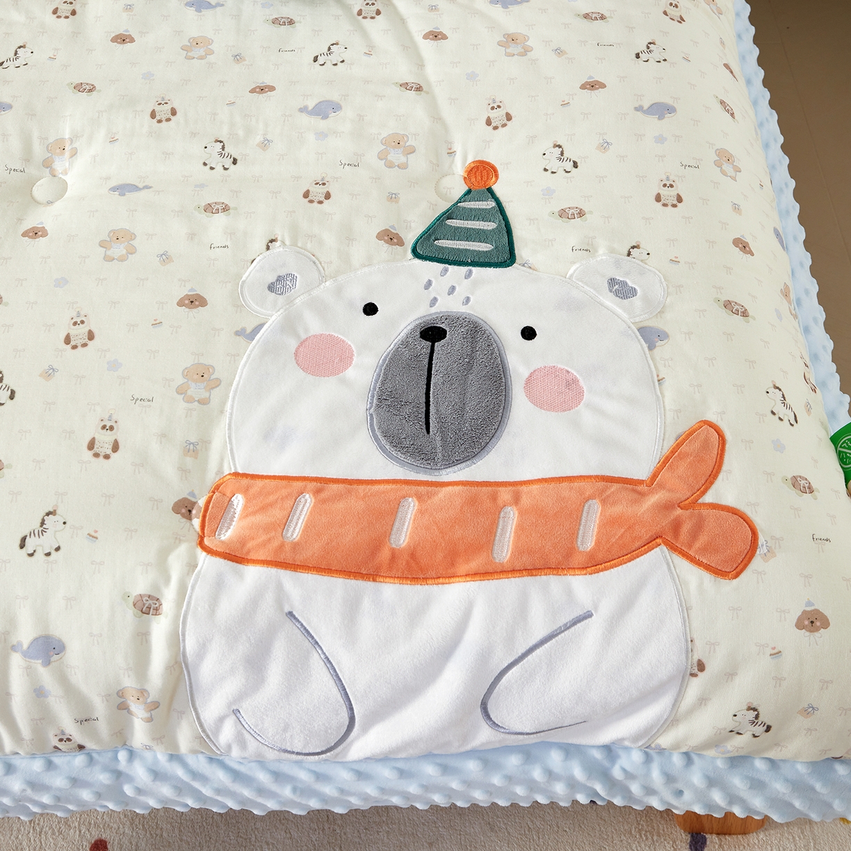 91家纺网 家纺一手货源 找家纺 （总）荷马之梦 2025新款纯棉双层纱贴布绣卡通儿童被芯春秋被冬被被子被芯-围住可爱系列