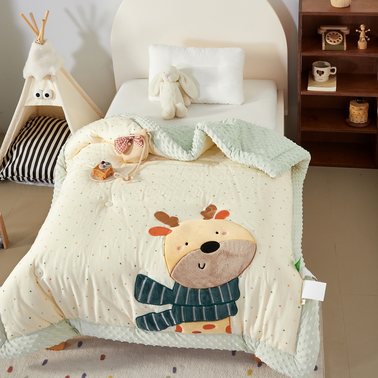 91家纺网 家纺一手货源 找家纺 荷马之梦 2025新款纯棉双层纱贴布绣卡通儿童被芯春秋被冬被被子被芯-围住可爱系列 围巾小鹿