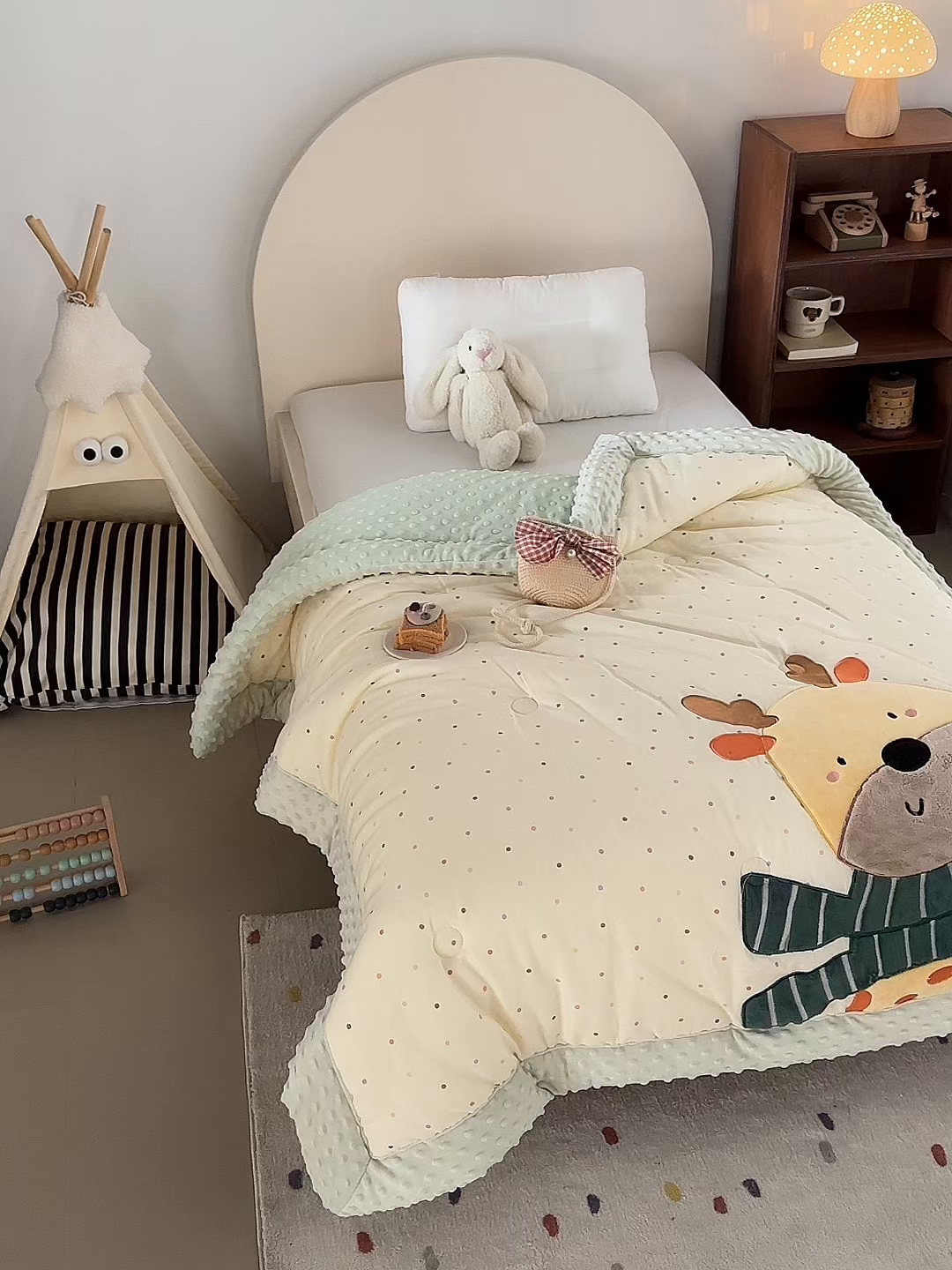 91家纺网 家纺一手货源 找家纺 荷马之梦 2025新款纯棉双层纱贴布绣卡通儿童被芯春秋被冬被被子被芯-围住可爱系列 围巾小鹿