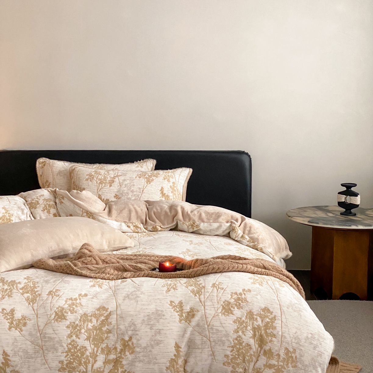 91家纺网 家纺一手货源 找家纺 玉宇阁家居 2025新款双色提花雕花牛奶绒四件套-草木的诗 草木的诗-玳瑁黄