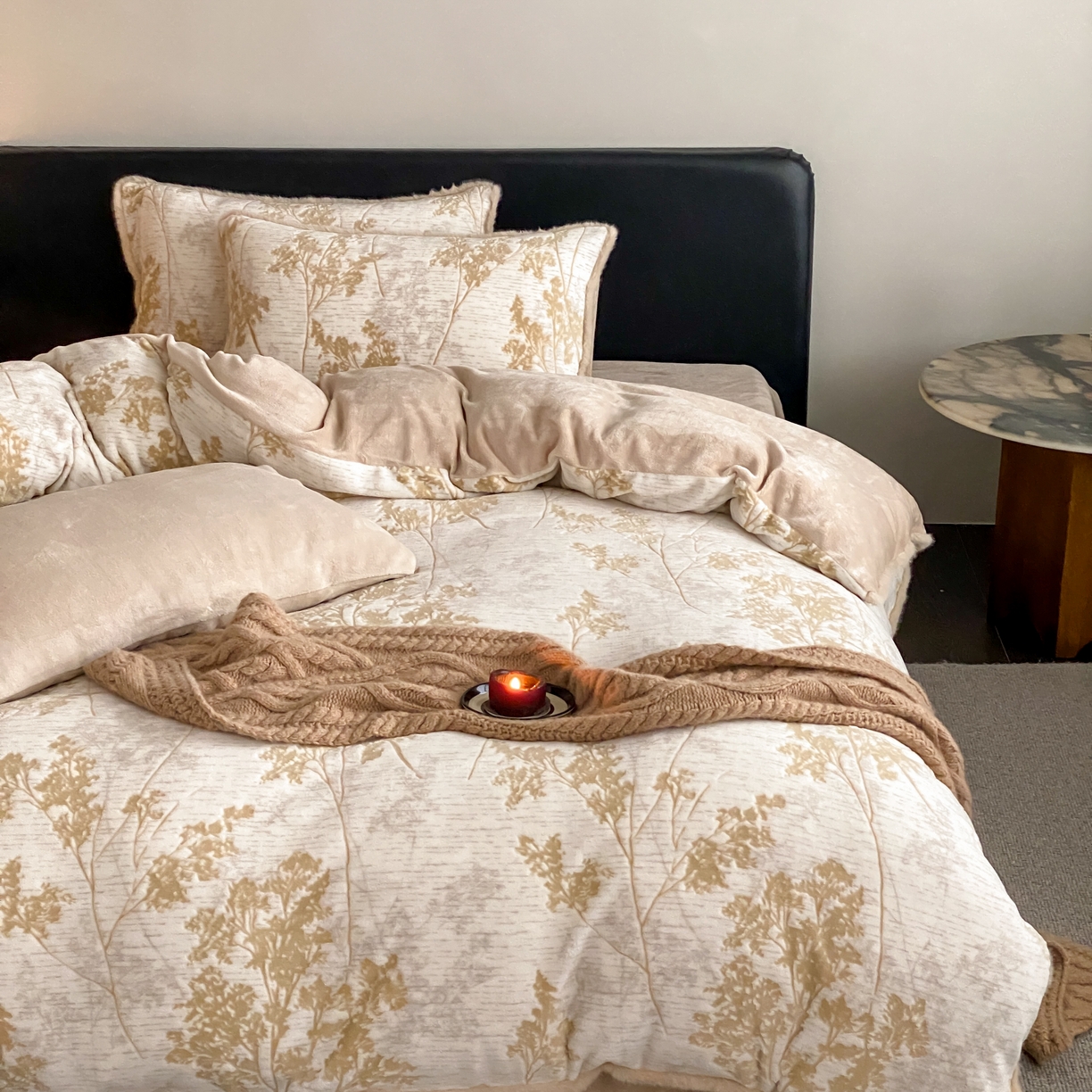 91家纺网 家纺一手货源 找家纺 （总）玉宇阁家居 2025新款双色提花雕花牛奶绒四件套-草木的诗