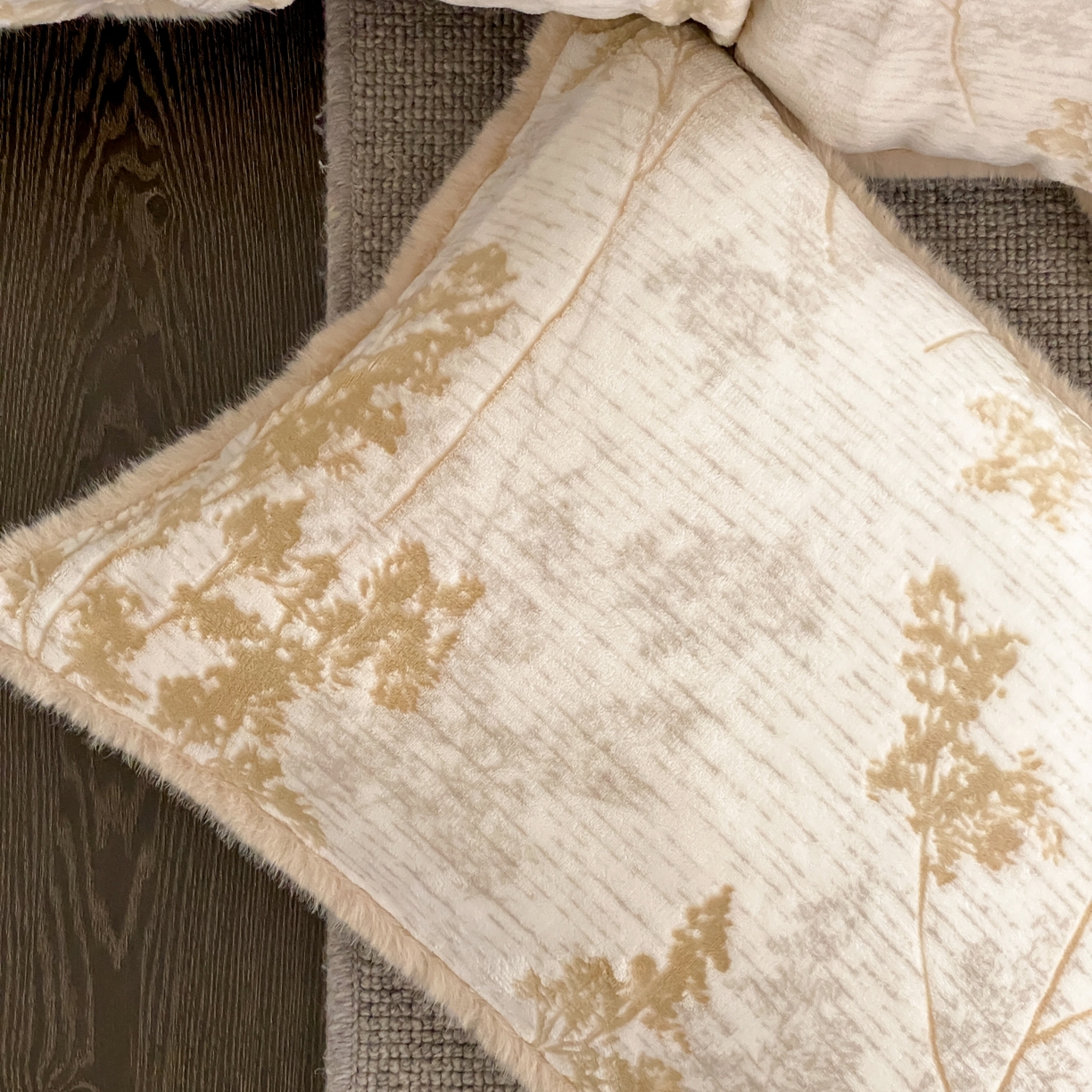 91家纺网 家纺一手货源 找家纺 玉宇阁家居 2025新款双色提花雕花牛奶绒四件套-草木的诗 草木的诗-玳瑁黄