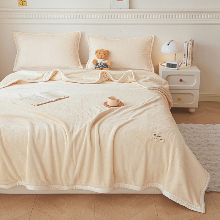 91家纺网 家纺一手货源 找家纺 雅萱家纺 2024新款良品系列牛奶绒多功能毛毯盖毯 良品-白色