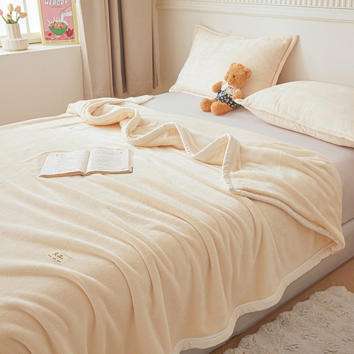 91家纺网 家纺一手货源 找家纺 雅萱家纺 2024新款良品系列牛奶绒多功能毛毯盖毯 良品-白色