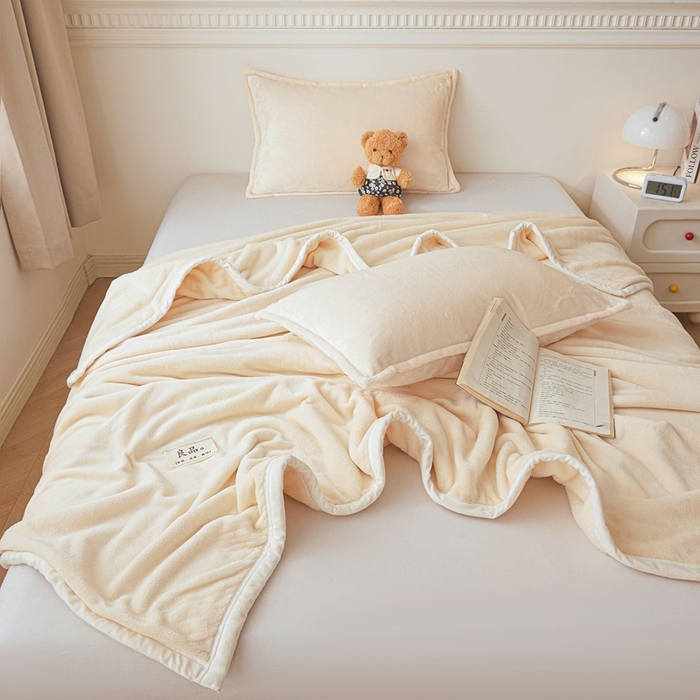 91家纺网 家纺一手货源 找家纺 雅萱家纺 2024新款良品系列牛奶绒多功能毛毯盖毯 良品-白色