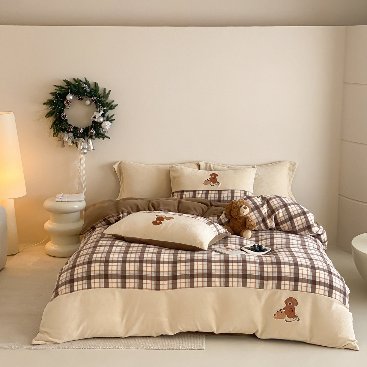 91家纺网 家纺一手货源 找家纺 （总）佳汐蓝家纺 2025新款牛奶绒印花刺绣四件套-卡皮巴拉