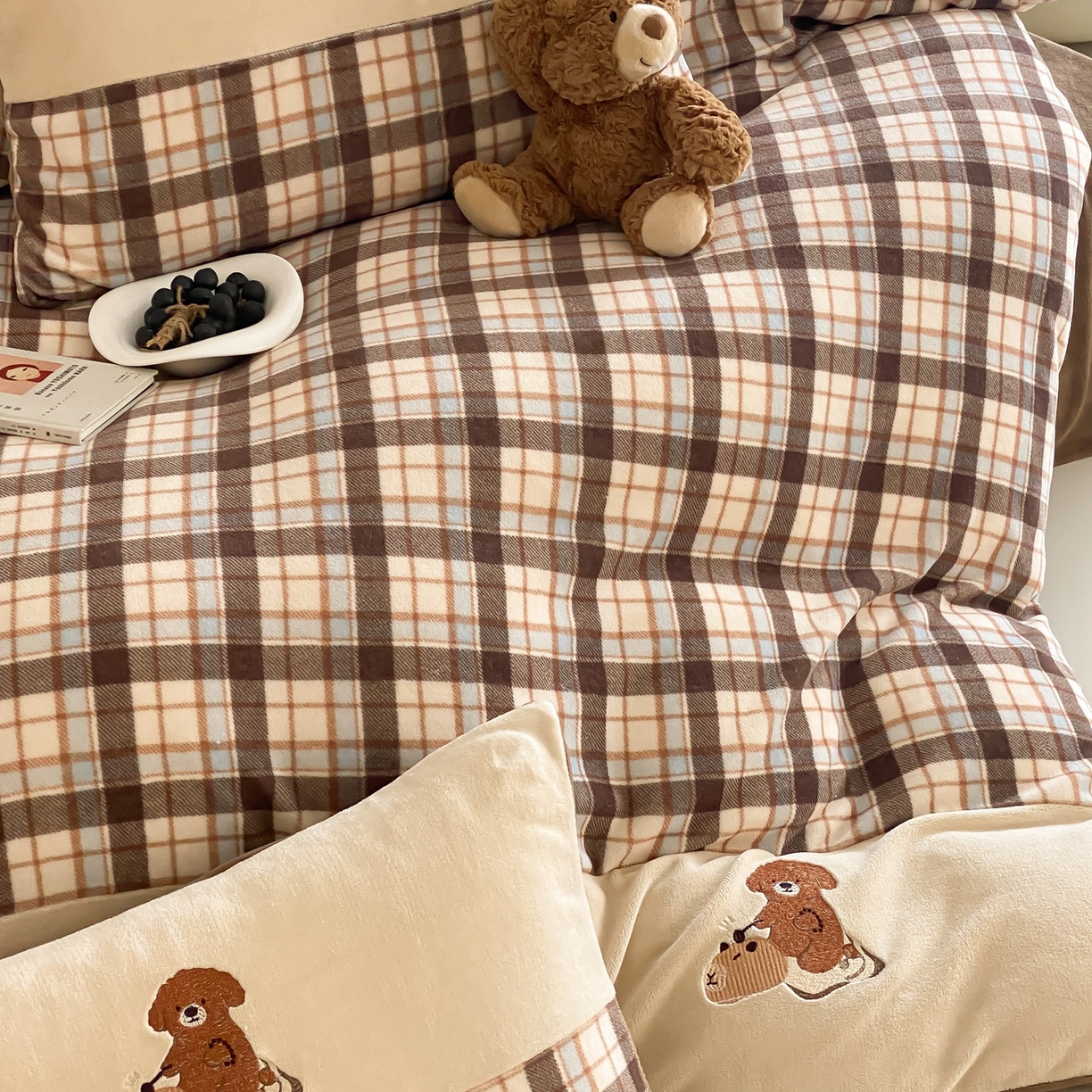 91家纺网 家纺一手货源 找家纺 （总）佳汐蓝家纺 2025新款牛奶绒印花刺绣四件套-卡皮巴拉