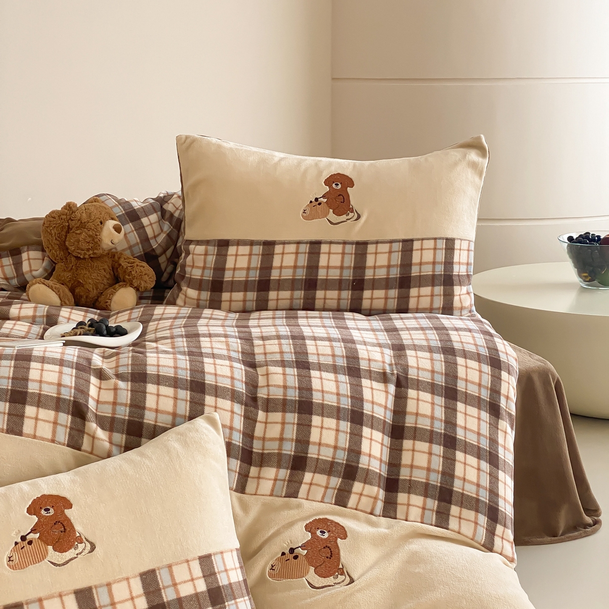 91家纺网 家纺一手货源 找家纺 （总）佳汐蓝家纺 2025新款牛奶绒印花刺绣四件套-卡皮巴拉