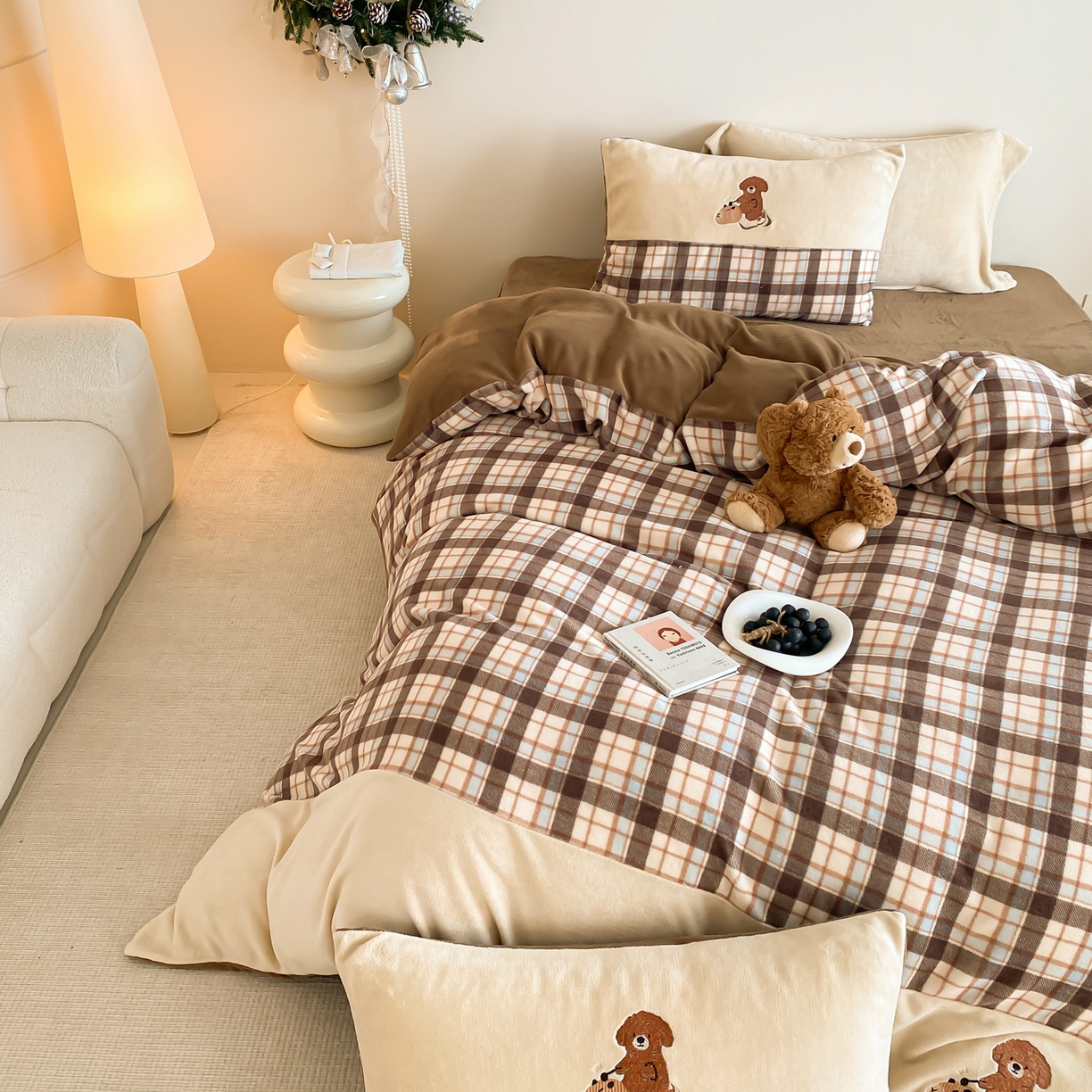 91家纺网 家纺一手货源 找家纺 （总）佳汐蓝家纺 2025新款牛奶绒印花刺绣四件套-卡皮巴拉