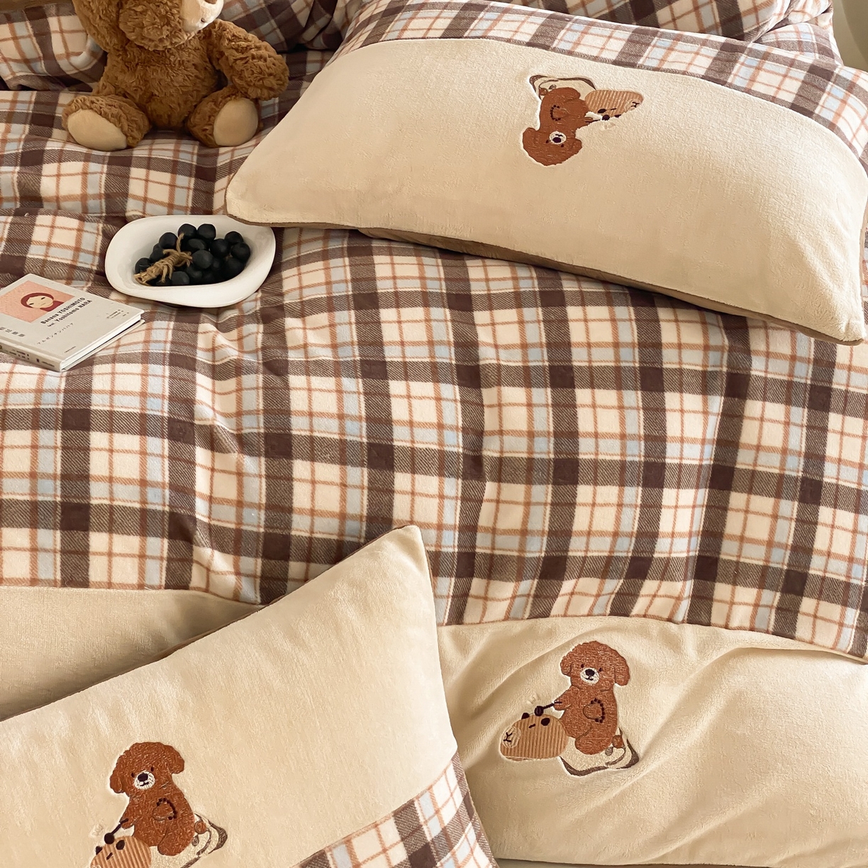 91家纺网 家纺一手货源 找家纺 （总）佳汐蓝家纺 2025新款牛奶绒印花刺绣四件套-卡皮巴拉