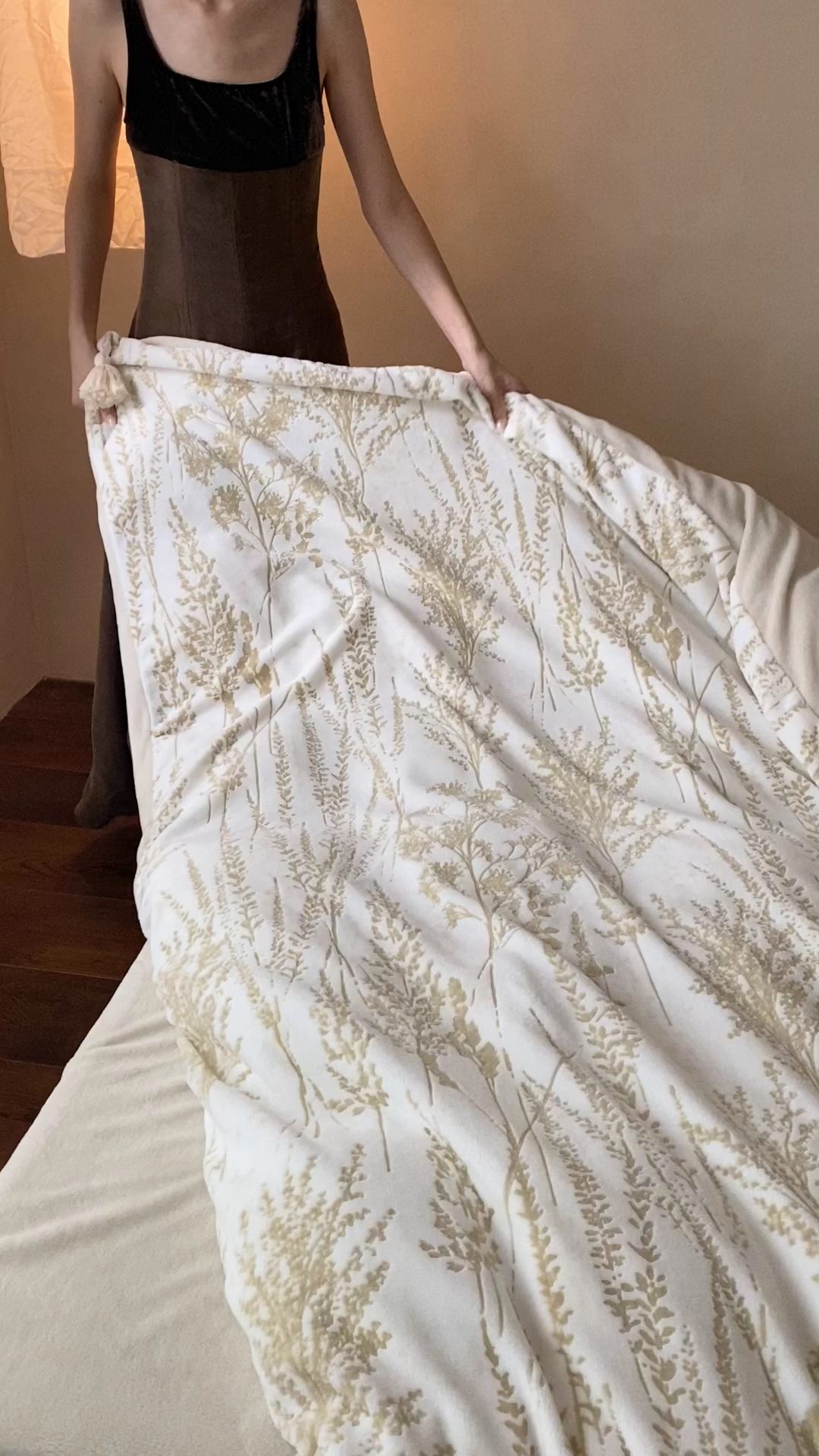 91家纺网 家纺一手货源 找家纺 玉宇阁家居 2025新款双色提花雕花牛奶绒四件套 流苏款 雕花牛奶绒-流苏款-风光霁月