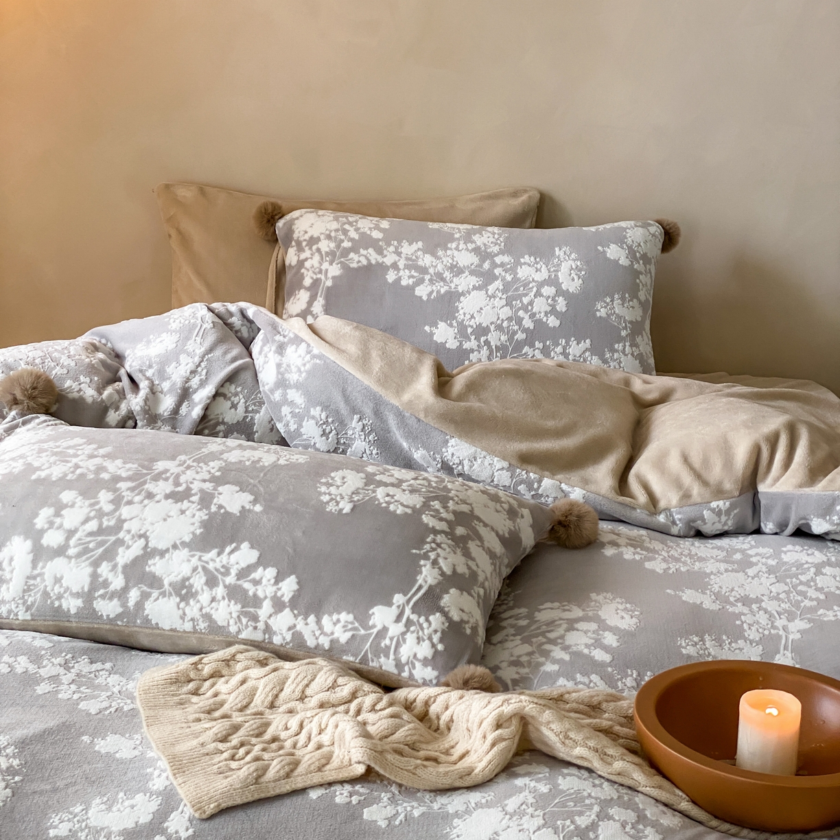 91家纺网 家纺一手货源 找家纺 玉宇阁家居 2025新款双色提花雕花牛奶绒四件套 毛球款星星落秋 星星落秋-琥珀卷