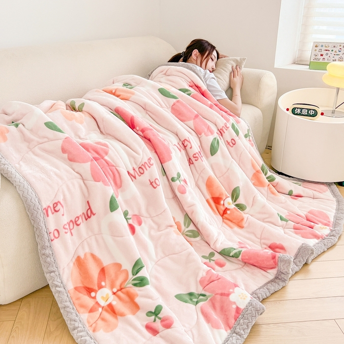 91家纺网 家纺一手货源 找家纺 雅萱家纺 2024新款AB版牛奶贝贝绒多功能三层毯 三层毯-花簇甜憩粉色