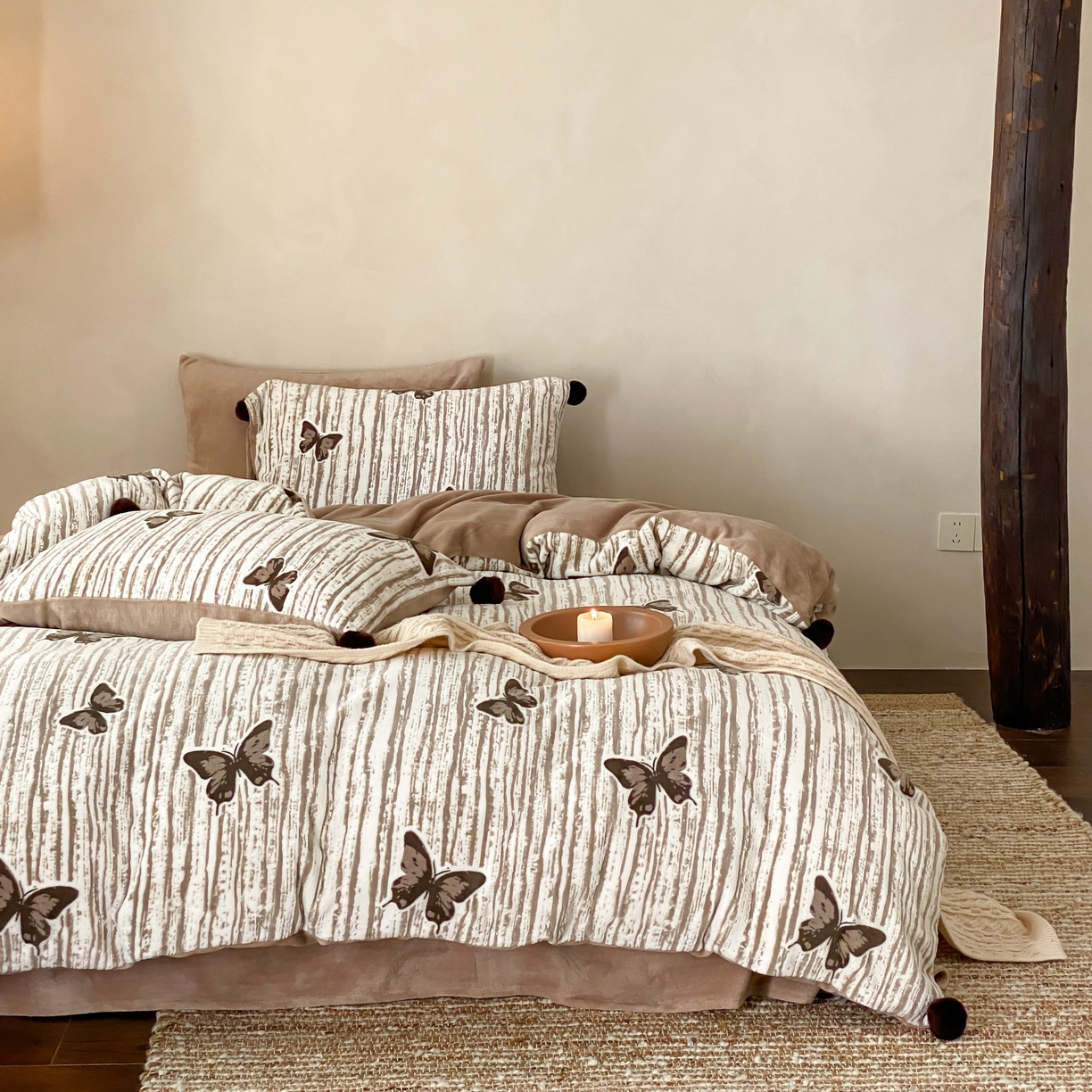 91家纺网 家纺一手货源 找家纺 （总）玉宇阁家居 2025新款双色提花雕花牛奶绒四件套 毛球款迷迭吻东