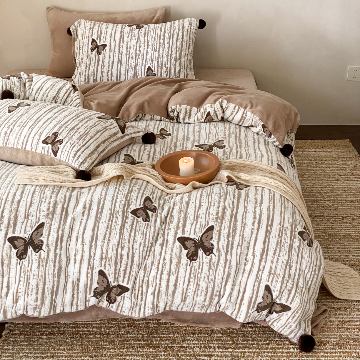 91家纺网 家纺一手货源 找家纺 （总）玉宇阁家居 2025新款双色提花雕花牛奶绒四件套 毛球款迷迭吻东