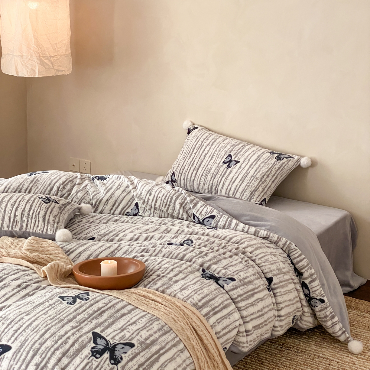 91家纺网 家纺一手货源 找家纺 玉宇阁家居 2025新款双色提花雕花牛奶绒四件套 毛球款迷迭吻东 迷迭吻冬-蓝蓝的