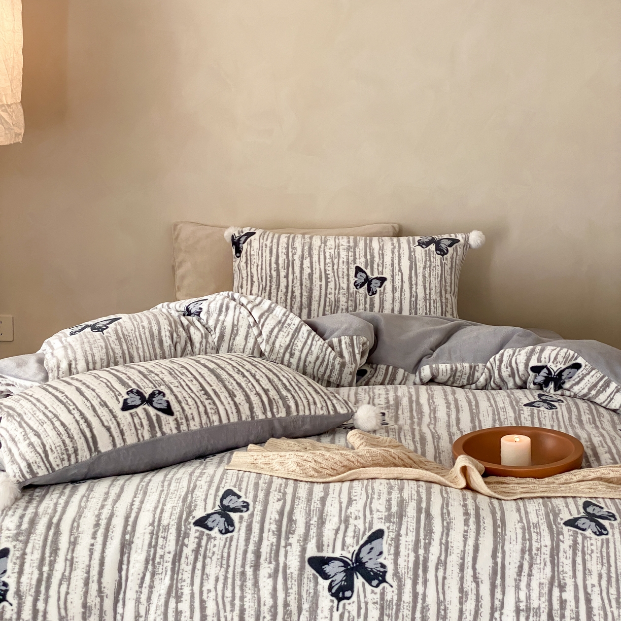 91家纺网 家纺一手货源 找家纺 玉宇阁家居 2025新款双色提花雕花牛奶绒四件套 毛球款迷迭吻东 迷迭吻冬-蓝蓝的