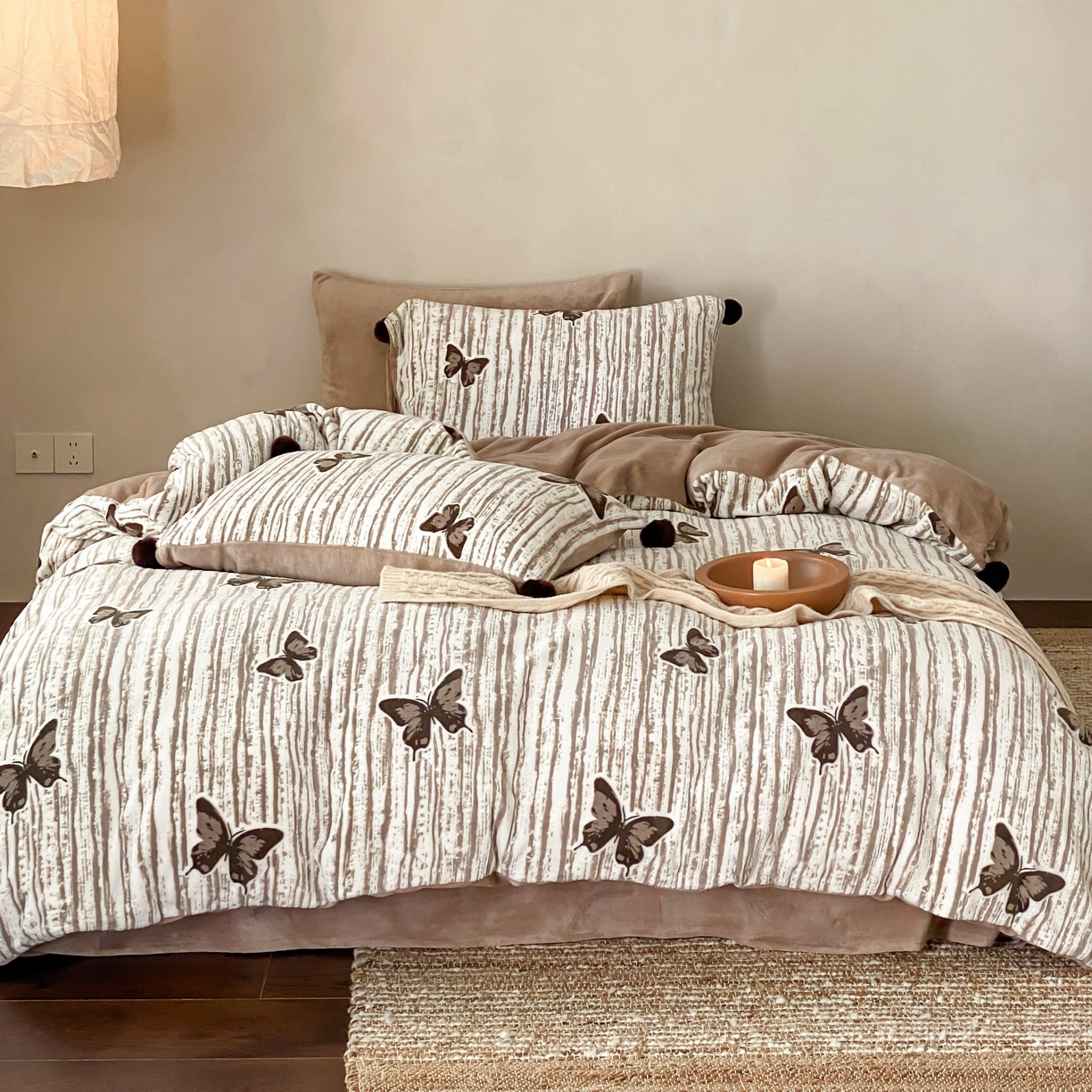 91家纺网 家纺一手货源 找家纺 玉宇阁家居 2025新款双色提花雕花牛奶绒四件套 毛球款迷迭吻东 迷迭吻冬-黄油栗子