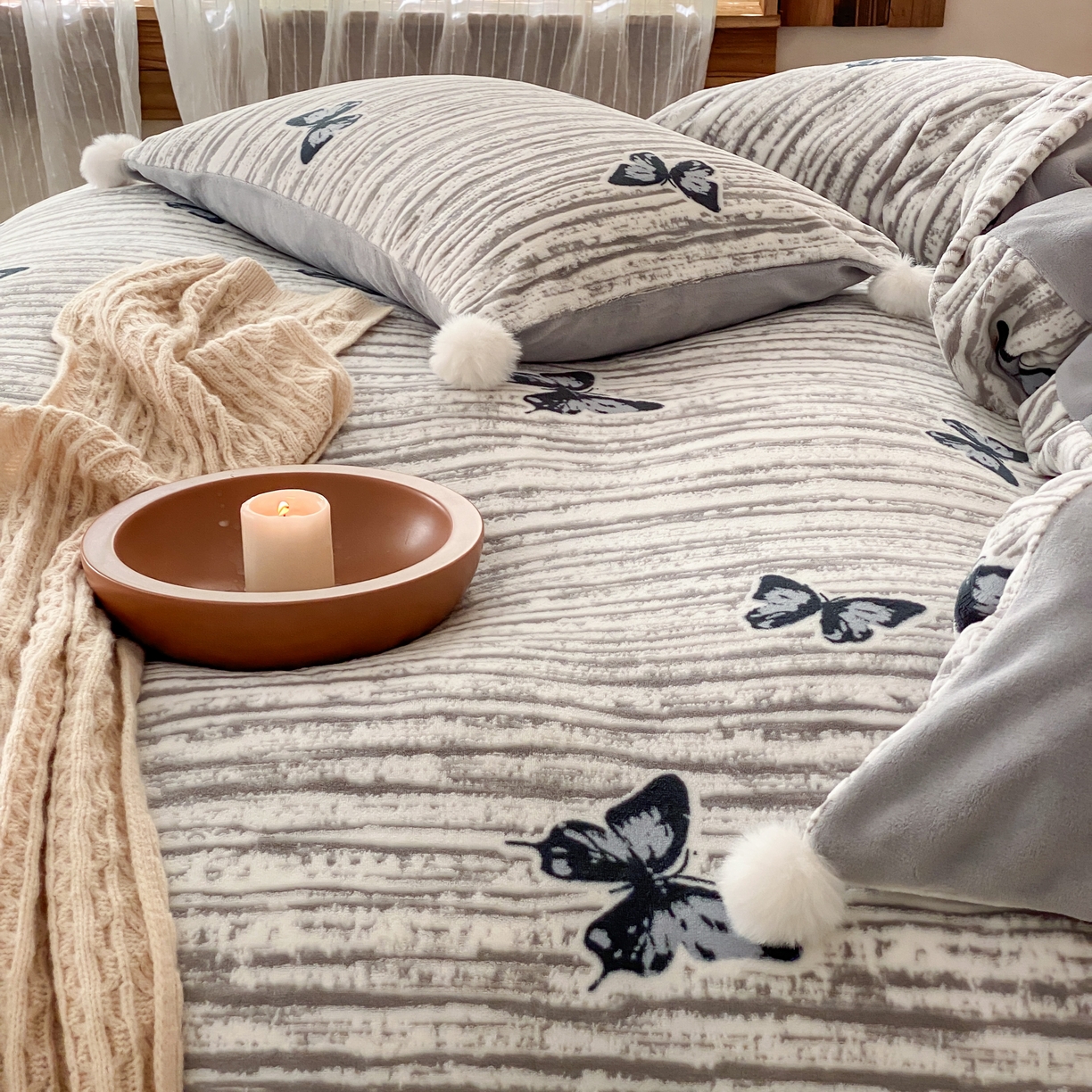 91家纺网 家纺一手货源 找家纺 玉宇阁家居 2025新款双色提花雕花牛奶绒四件套 毛球款迷迭吻东 迷迭吻冬-蓝蓝的