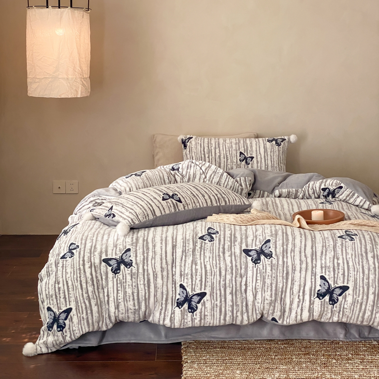 91家纺网 家纺一手货源 找家纺 玉宇阁家居 2025新款双色提花雕花牛奶绒四件套 毛球款迷迭吻东 迷迭吻冬-蓝蓝的