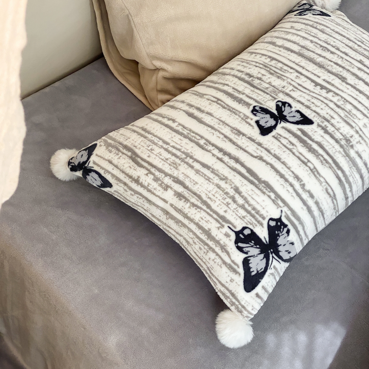 91家纺网 家纺一手货源 找家纺 玉宇阁家居 2025新款双色提花雕花牛奶绒四件套 毛球款迷迭吻东 迷迭吻冬-蓝蓝的