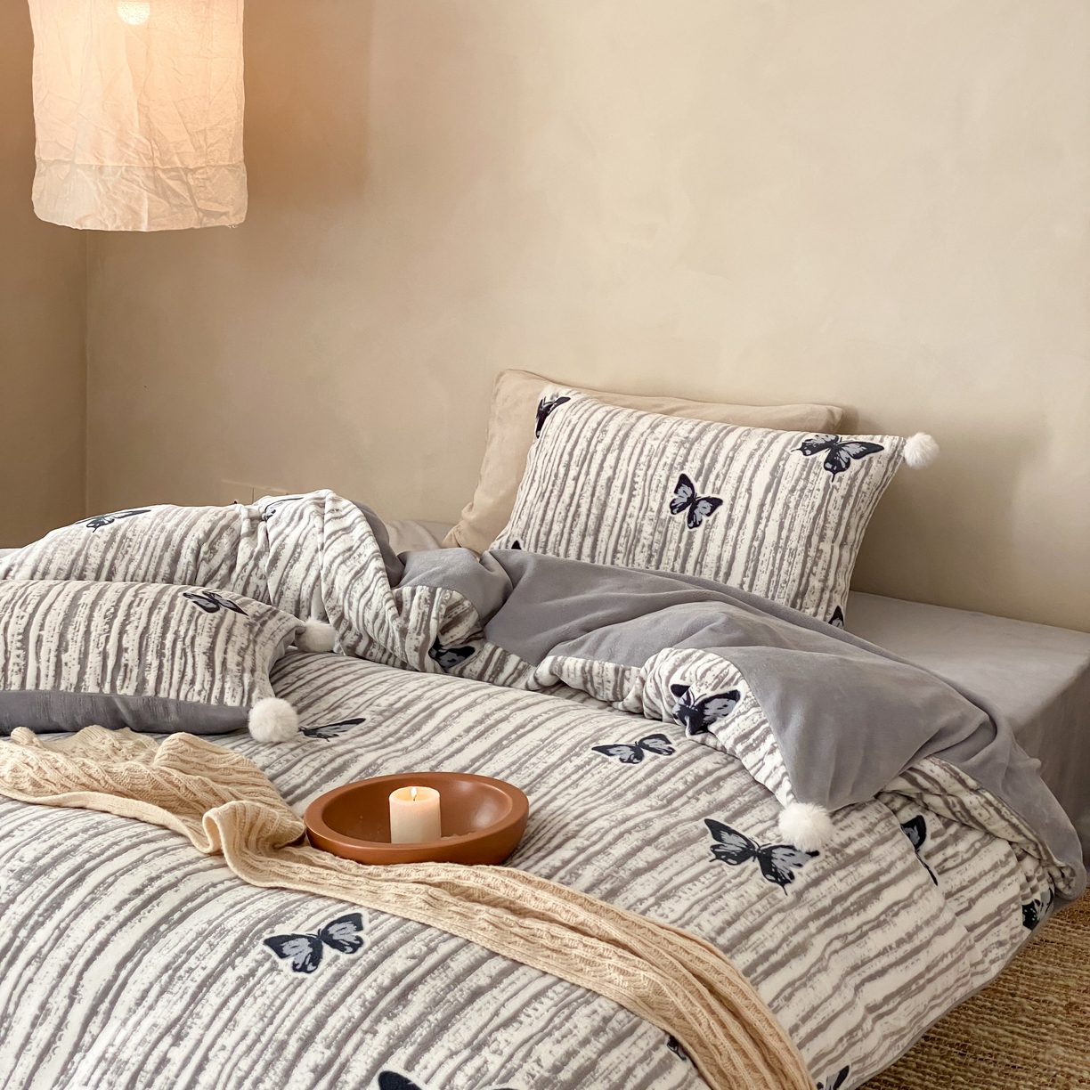 91家纺网 家纺一手货源 找家纺 玉宇阁家居 2025新款双色提花雕花牛奶绒四件套 毛球款迷迭吻东 迷迭吻冬-蓝蓝的