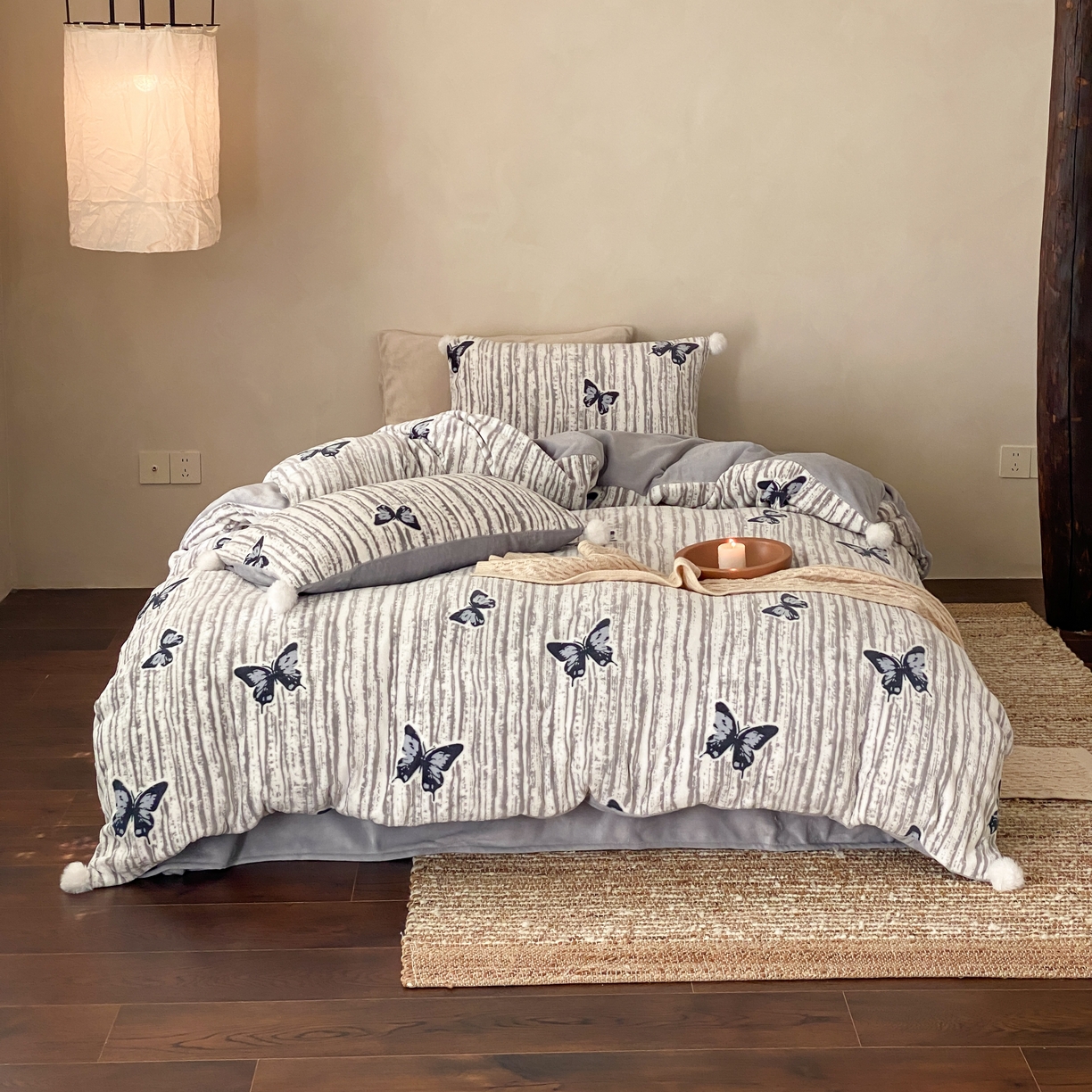 91家纺网 家纺一手货源 找家纺 玉宇阁家居 2025新款双色提花雕花牛奶绒四件套 毛球款迷迭吻东 迷迭吻冬-蓝蓝的