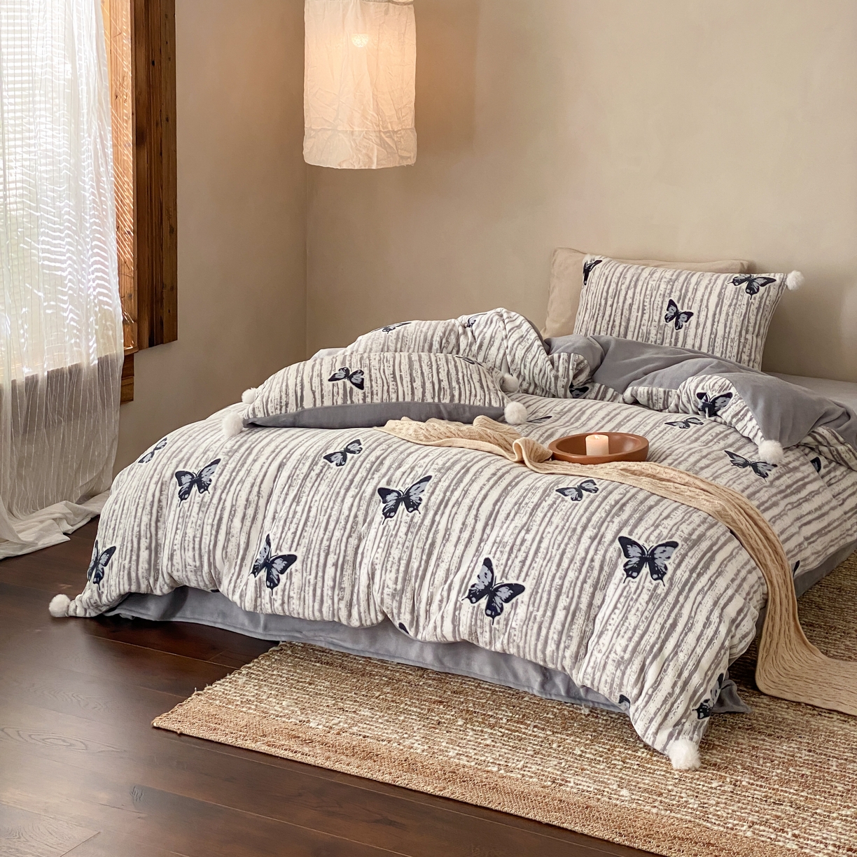 91家纺网 家纺一手货源 找家纺 玉宇阁家居 2025新款双色提花雕花牛奶绒四件套 毛球款迷迭吻东 迷迭吻冬-蓝蓝的