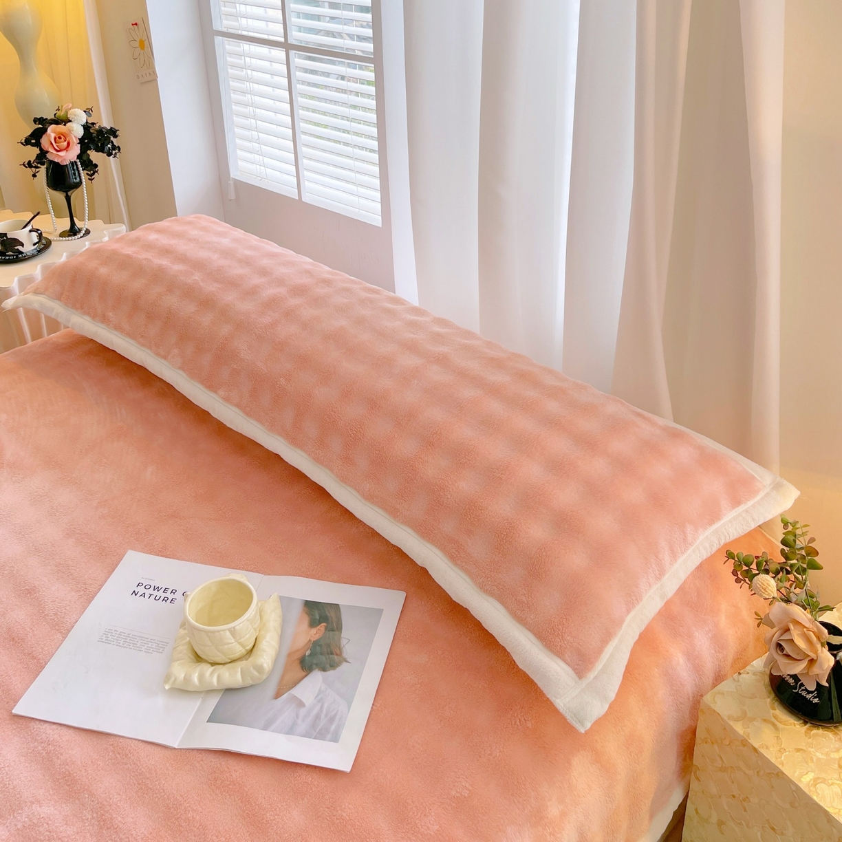 91家纺网 家纺一手货源 找家纺 雨彤家纺 2025新款泡泡牛奶绒长枕巾 牛奶绒枕巾-樱花粉 50*105cm（适合1米枕头）