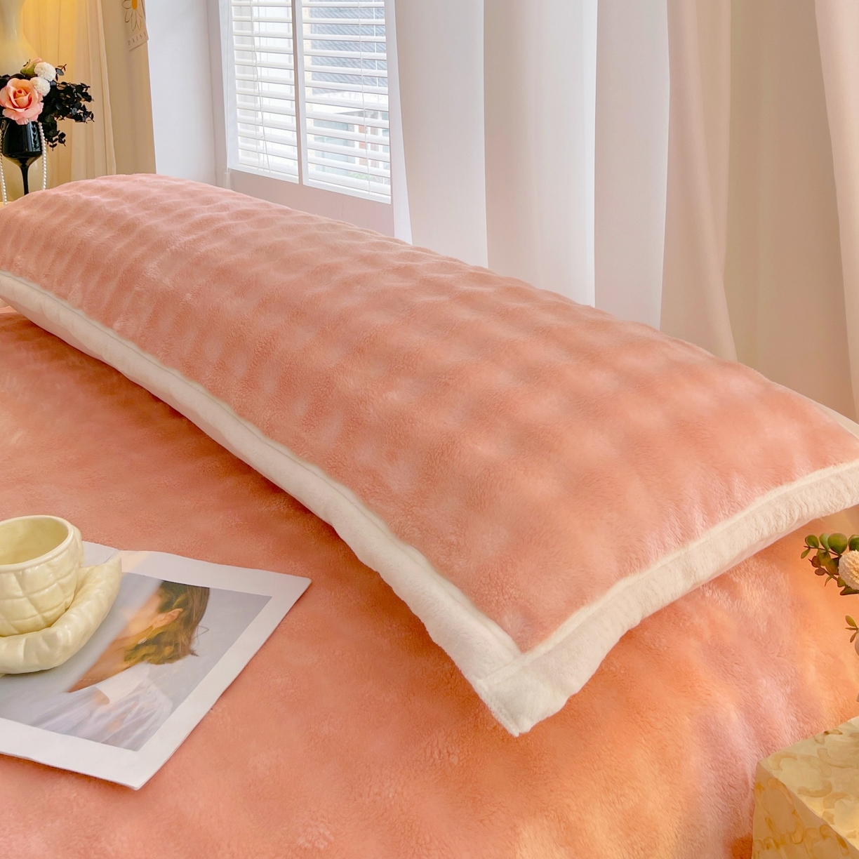 91家纺网 家纺一手货源 找家纺 雨彤家纺 2025新款泡泡牛奶绒长枕巾 牛奶绒枕巾-樱花粉 50*105cm（适合1米枕头）