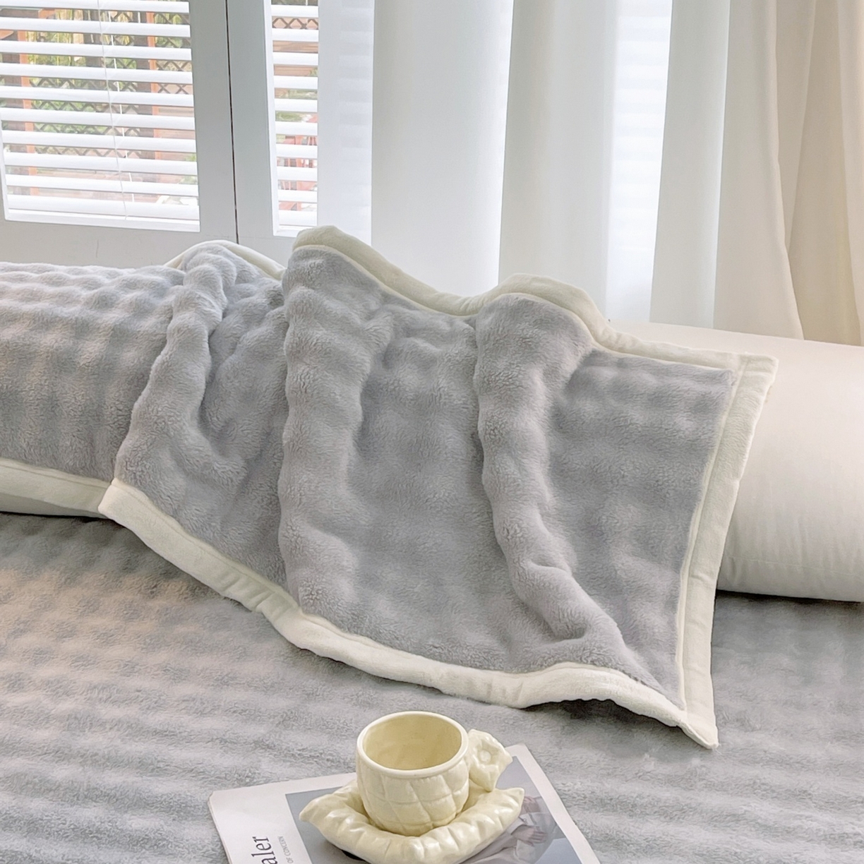 91家纺网 家纺一手货源 找家纺 雨彤家纺 2025新款泡泡牛奶绒长枕巾 牛奶绒枕巾-绅士灰 50*185cm（适合1.8米枕头）