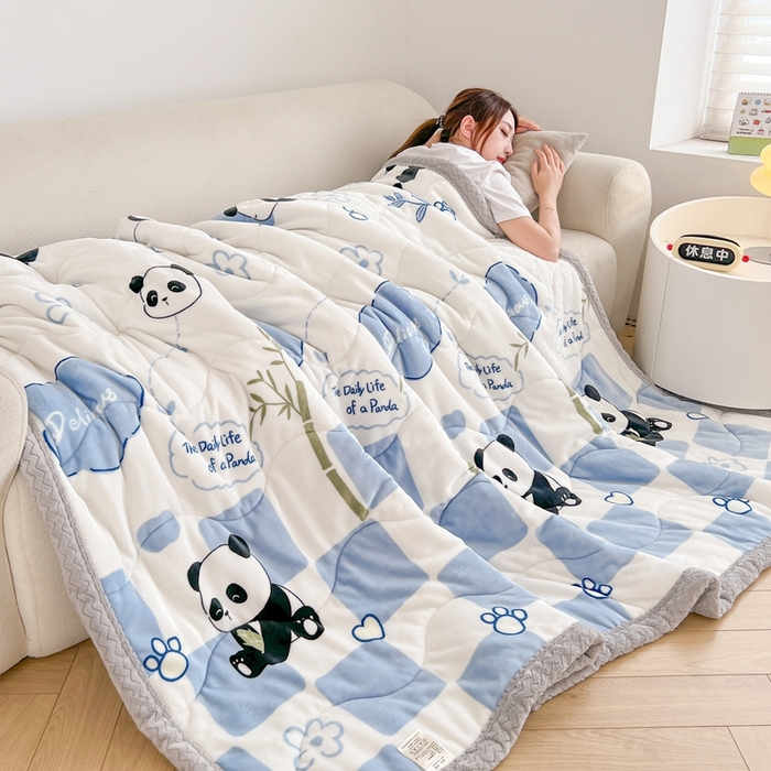 91家纺网 家纺一手货源 找家纺 雅萱家纺 2024新款AB版牛奶贝贝绒多功能三层毯 三层毯-熊猫乐园蓝色