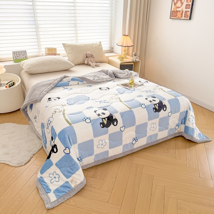 91家纺网 家纺一手货源 找家纺 雅萱家纺 2024新款AB版牛奶贝贝绒多功能三层毯 三层毯-熊猫乐园蓝色