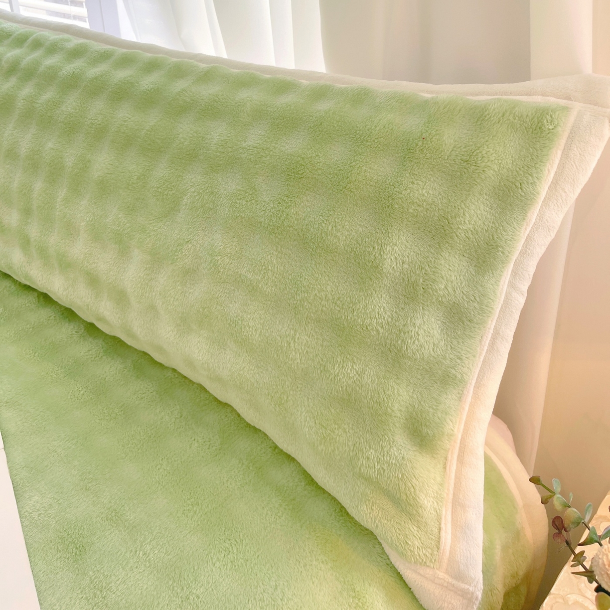 91家纺网 家纺一手货源 找家纺 雨彤家纺 2025新款泡泡牛奶绒长枕巾 牛奶绒枕巾-抹茶绿 50*80cm（一只）