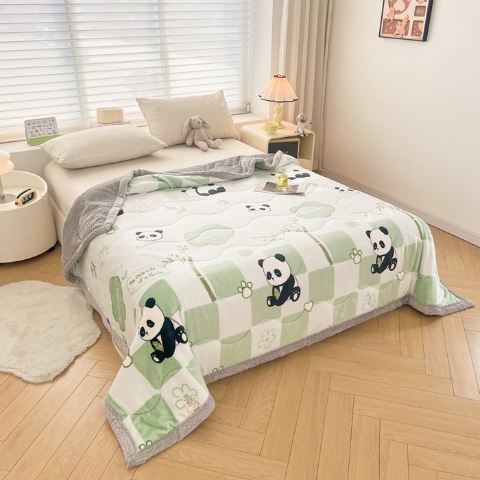 91家纺网 家纺一手货源 找家纺 雅萱家纺 2024新款AB版牛奶贝贝绒多功能三层毯 三层毯-熊猫乐园绿色