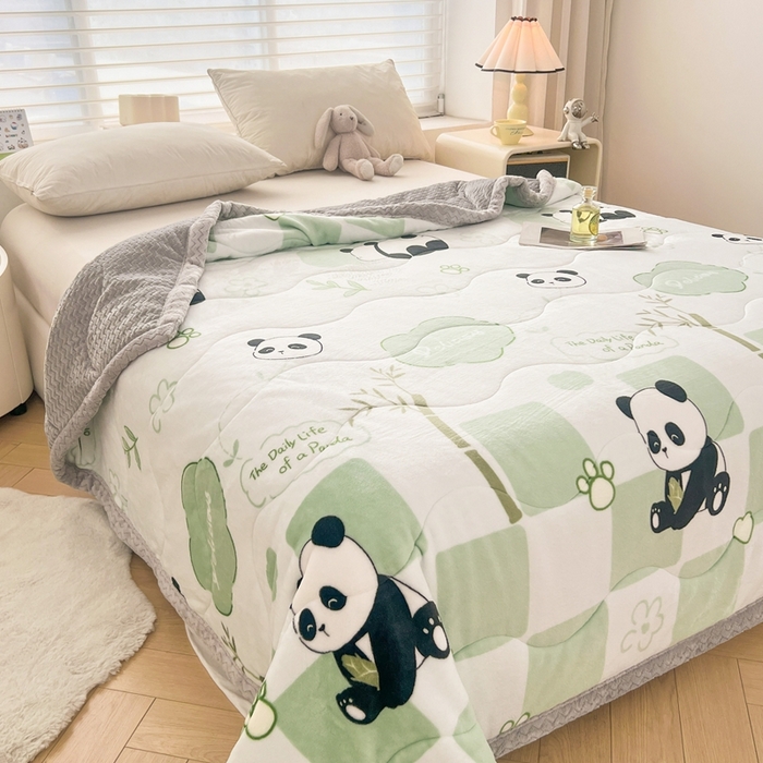 91家纺网 家纺一手货源 找家纺 雅萱家纺 2024新款AB版牛奶贝贝绒多功能三层毯 三层毯-熊猫乐园绿色
