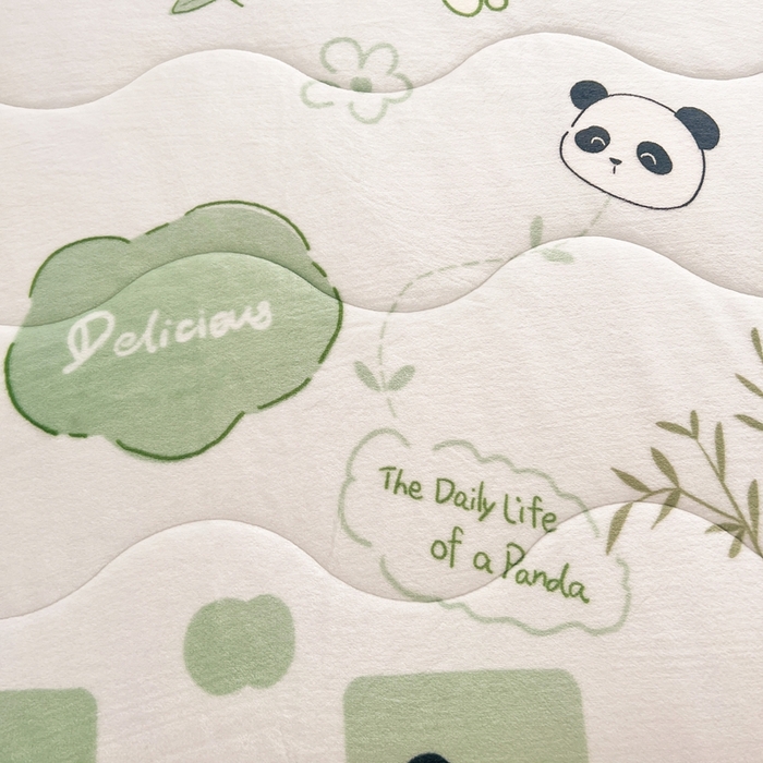 91家纺网 家纺一手货源 找家纺 雅萱家纺 2024新款AB版牛奶贝贝绒多功能三层毯 三层毯-熊猫乐园绿色