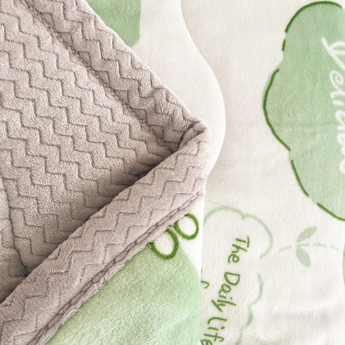 91家纺网 家纺一手货源 找家纺 雅萱家纺 2024新款AB版牛奶贝贝绒多功能三层毯 三层毯-熊猫乐园绿色