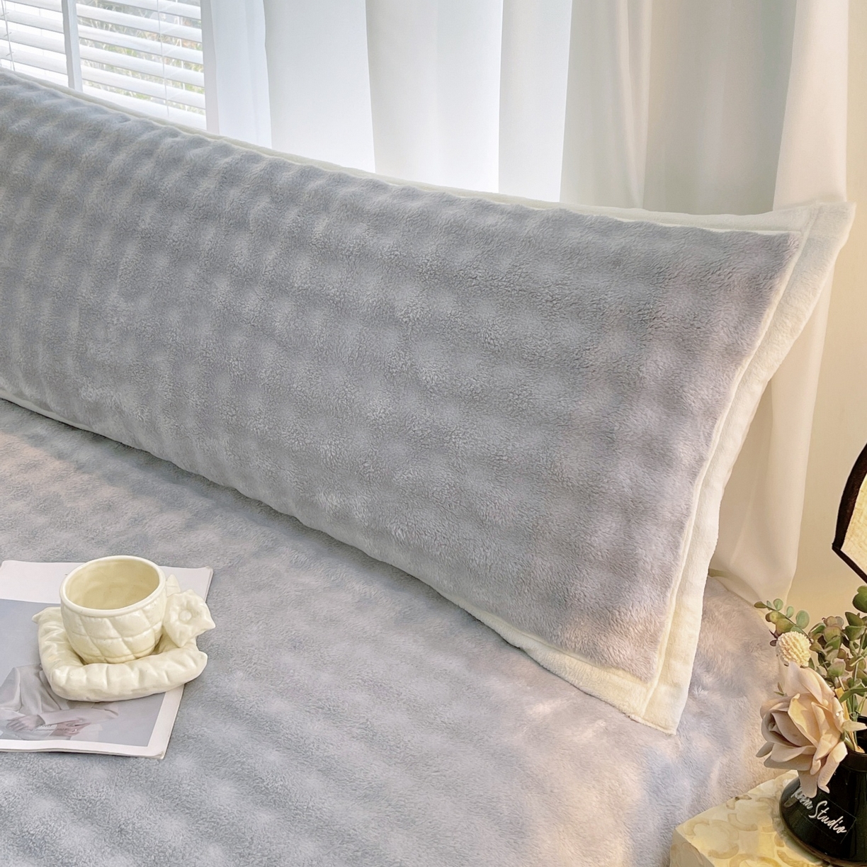 91家纺网 家纺一手货源 找家纺 雨彤家纺 2025新款泡泡牛奶绒长枕巾 牛奶绒枕巾-绅士灰 50*105cm（适合1米枕头）