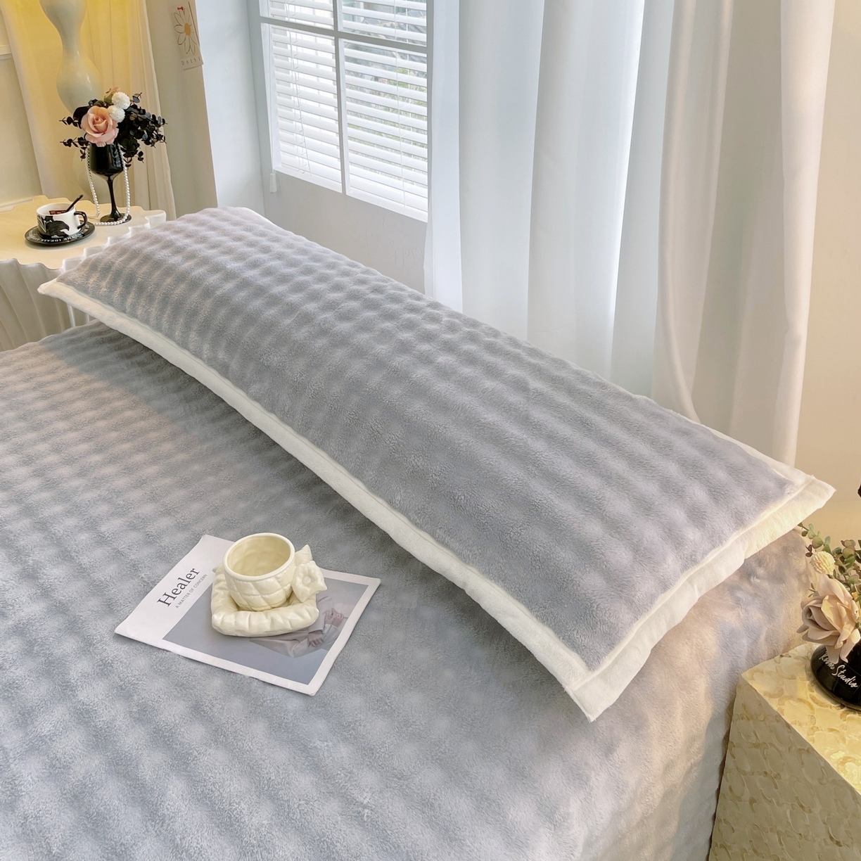 91家纺网 家纺一手货源 找家纺 雨彤家纺 2025新款泡泡牛奶绒长枕巾 牛奶绒枕巾-绅士灰 50*125cm（适合1.2米枕头）