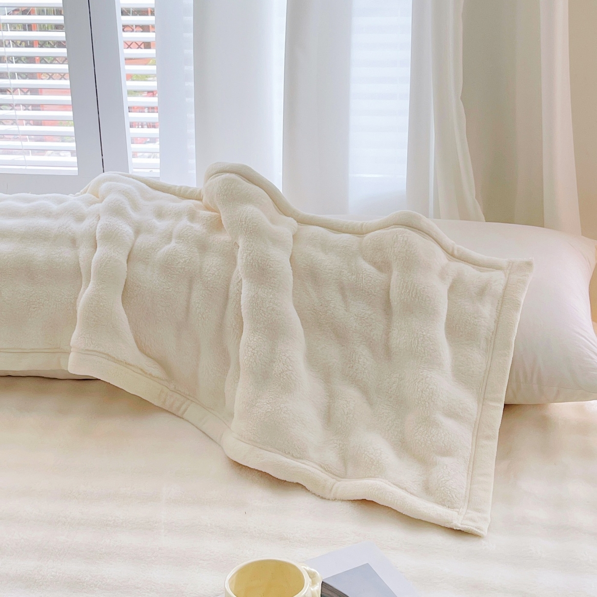 91家纺网 家纺一手货源 找家纺 雨彤家纺 2025新款泡泡牛奶绒长枕巾 牛奶绒枕巾-奶油白 50*155cm（适合1.5米枕头）