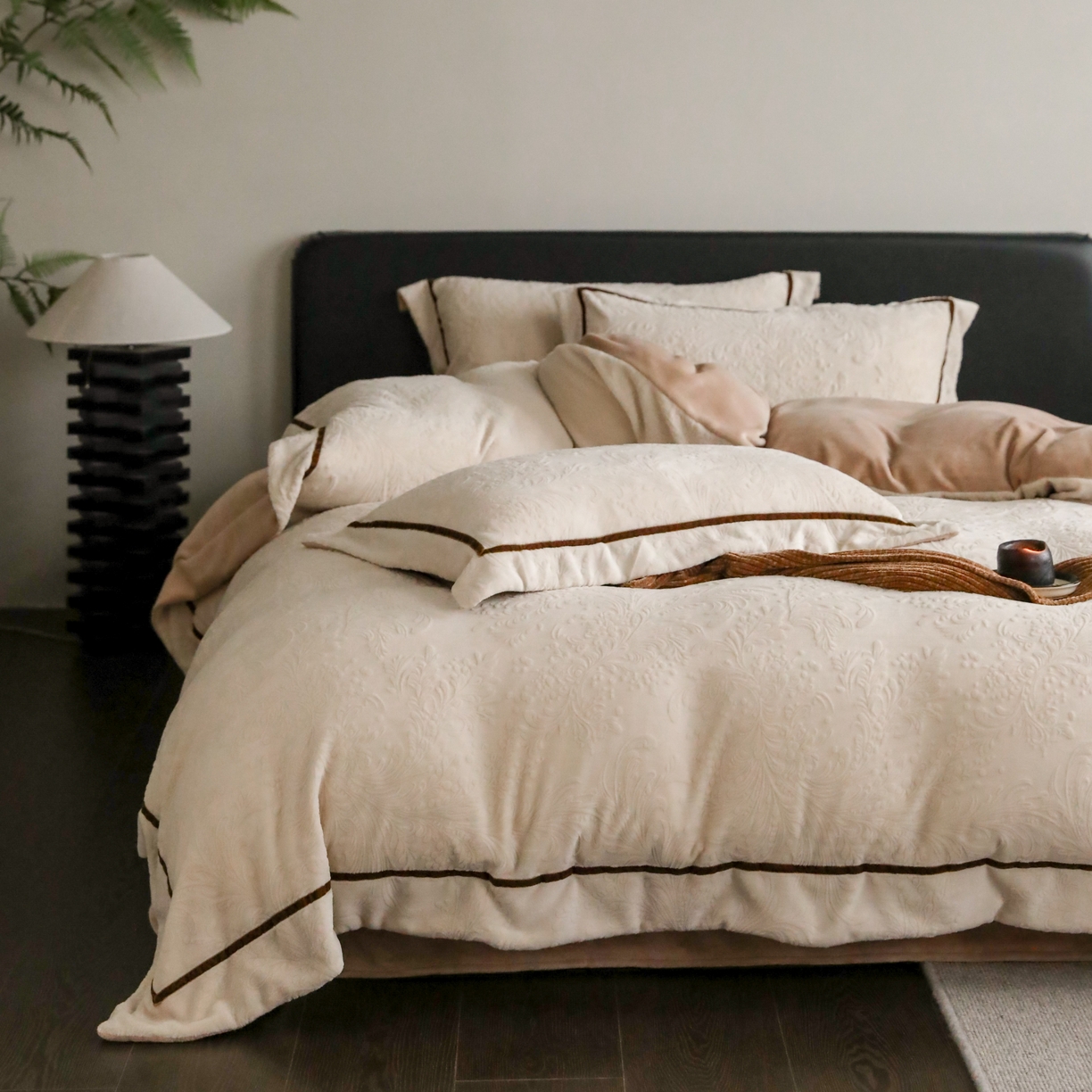 91家纺网 家纺一手货源 找家纺 （总）玉宇阁家居 2025新款加厚牛奶绒浮雕工艺款四件套