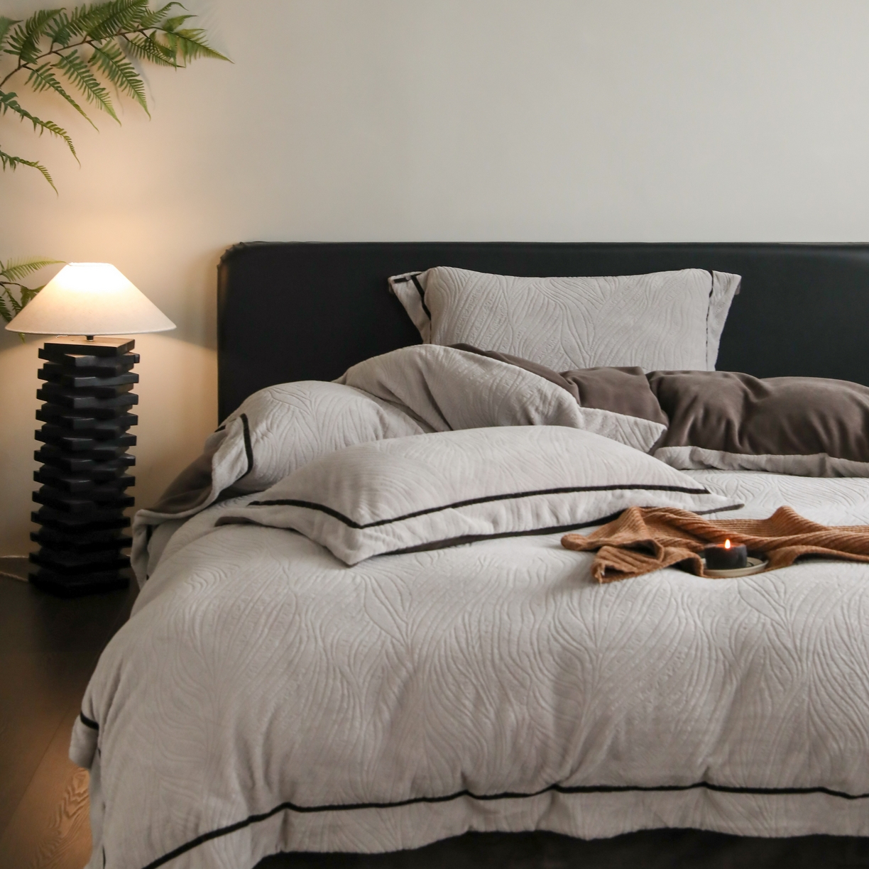 91家纺网 家纺一手货源 找家纺 （总）玉宇阁家居 2025新款加厚牛奶绒浮雕工艺款四件套