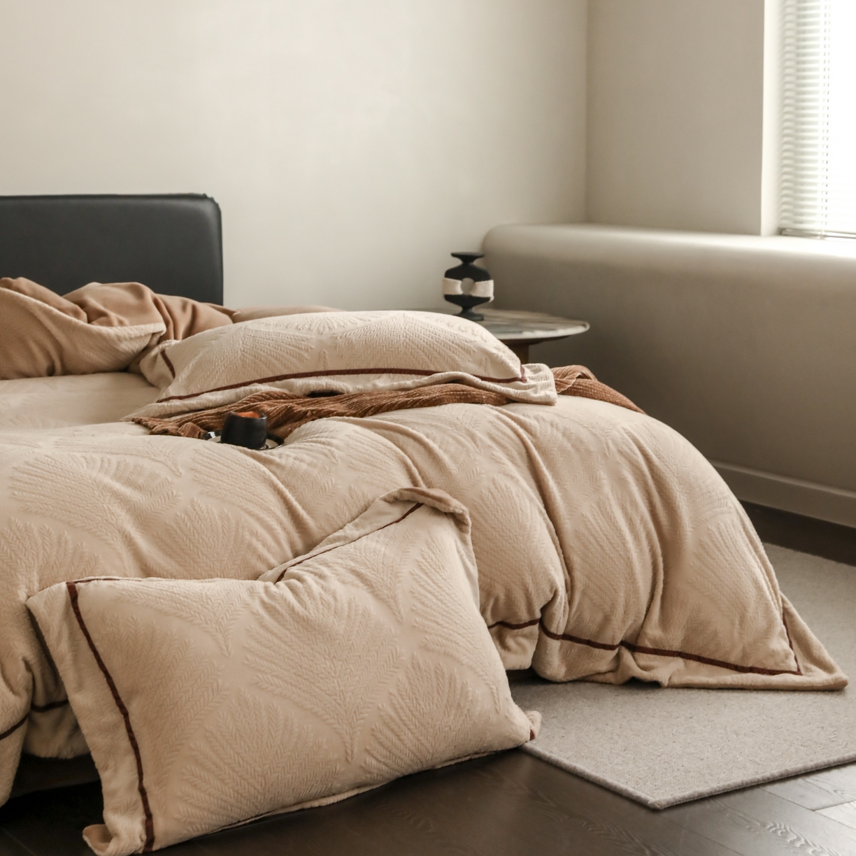 91家纺网 家纺一手货源 找家纺 （总）玉宇阁家居 2025新款加厚牛奶绒浮雕工艺款四件套