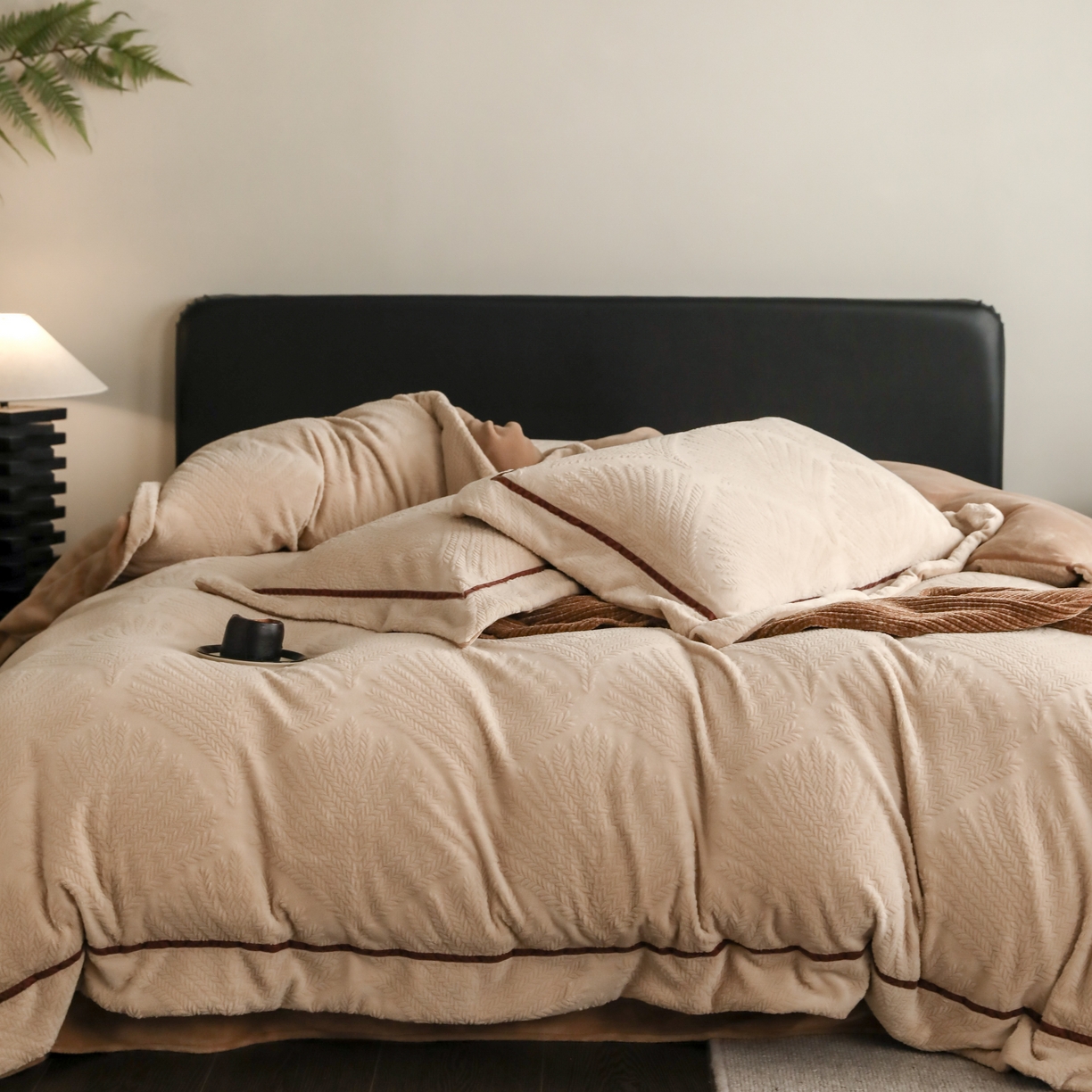 91家纺网 家纺一手货源 找家纺 （总）玉宇阁家居 2025新款加厚牛奶绒浮雕工艺款四件套