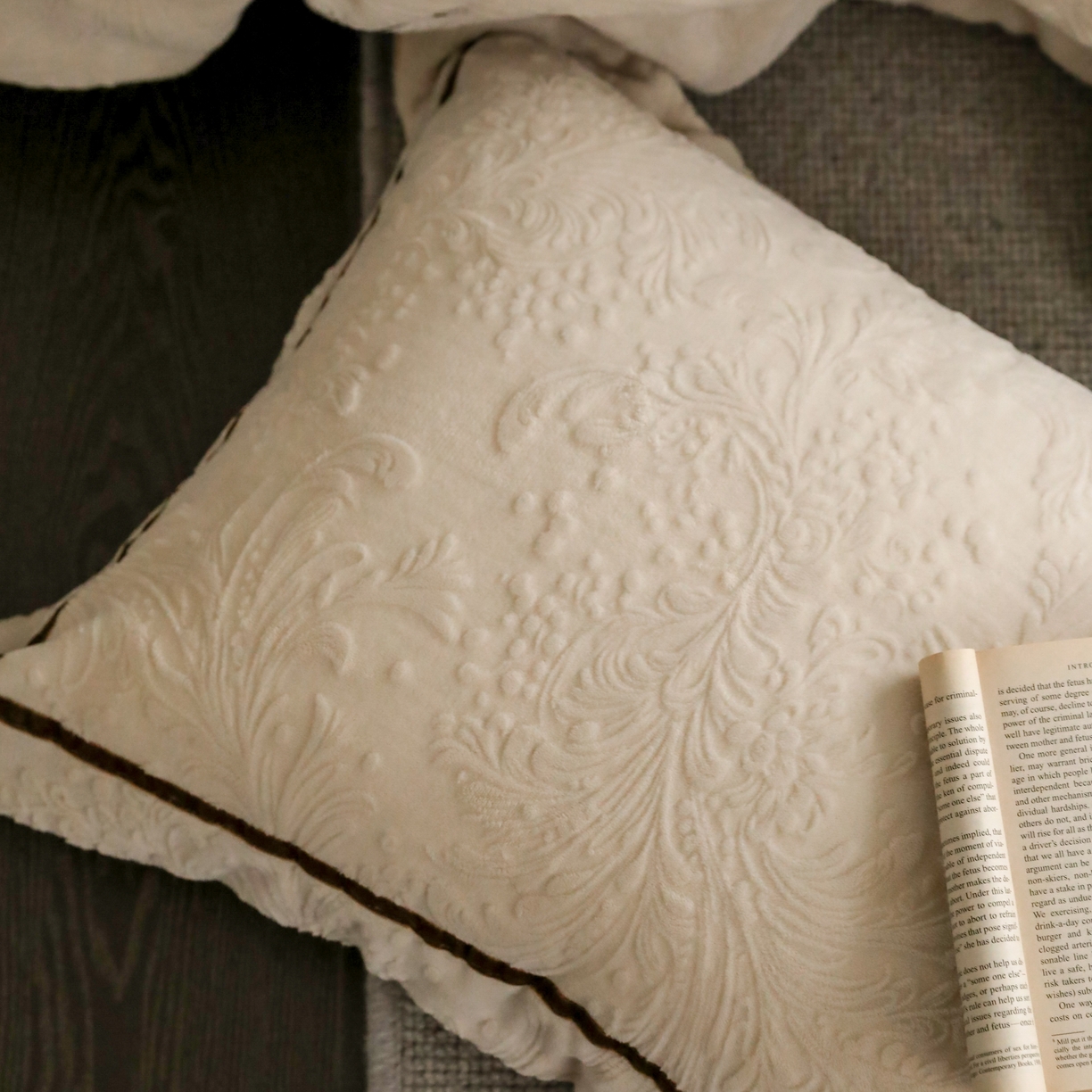 91家纺网 家纺一手货源 找家纺 玉宇阁家居 2025新款加厚牛奶绒浮雕工艺款四件套 大提花牛奶绒织带款-绮梦