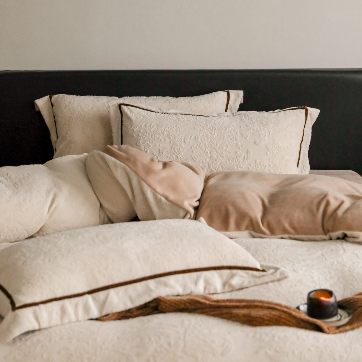 91家纺网 家纺一手货源 找家纺 玉宇阁家居 2025新款加厚牛奶绒浮雕工艺款四件套 大提花牛奶绒织带款-绮梦