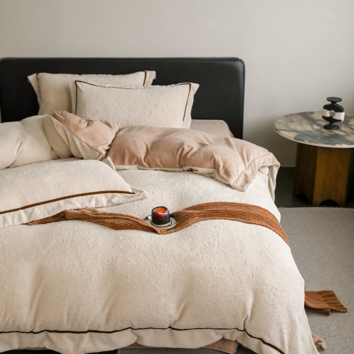 91家纺网 家纺一手货源 找家纺 玉宇阁家居 2025新款加厚牛奶绒浮雕工艺款四件套 大提花牛奶绒织带款-绮梦