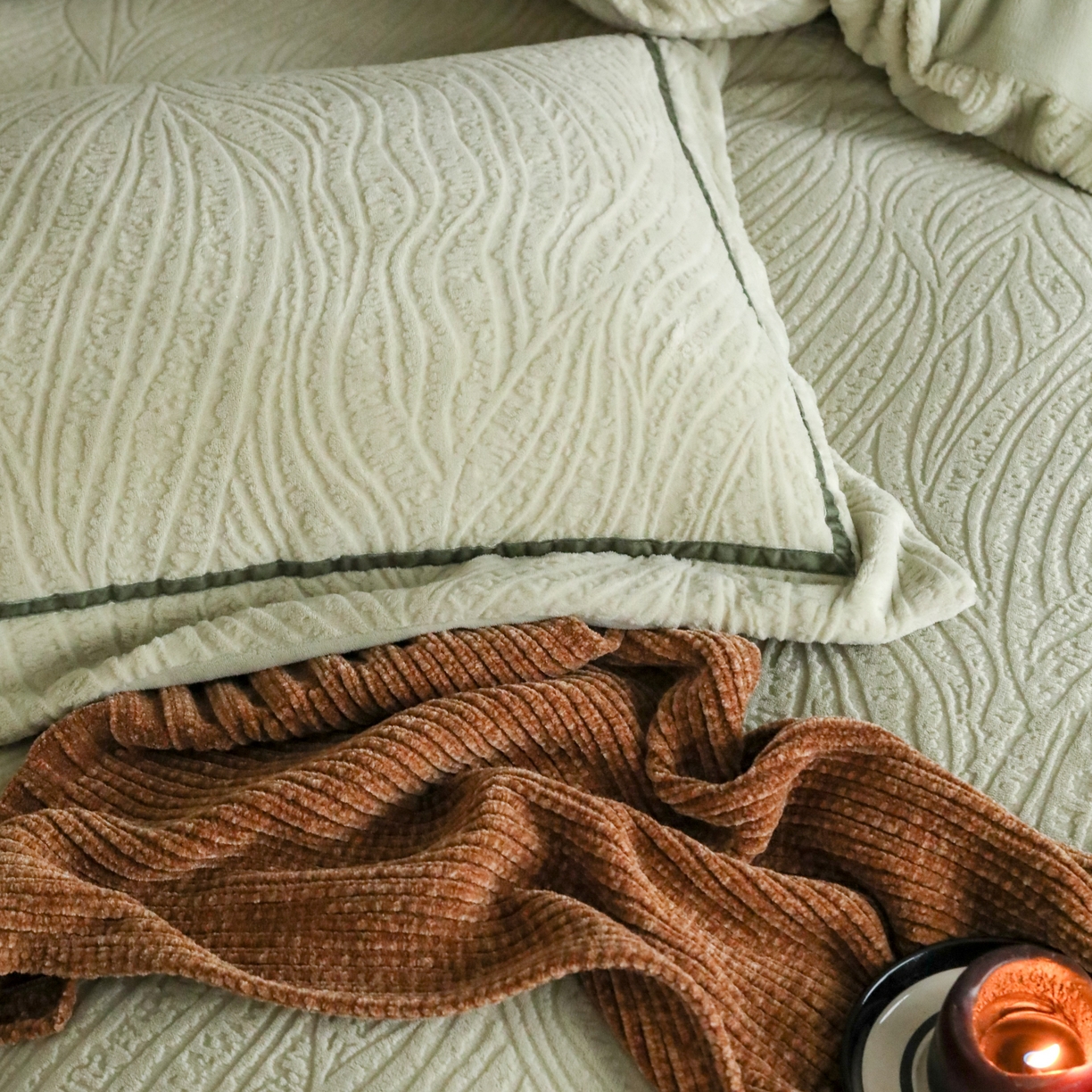 91家纺网 家纺一手货源 找家纺 玉宇阁家居 2025新款加厚牛奶绒浮雕工艺款四件套 大提花牛奶绒织带款-寻觅-青瓷绿